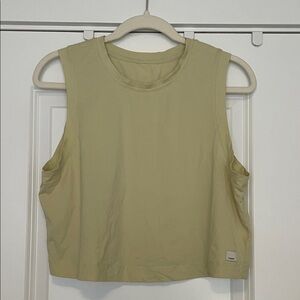 Vuori energy high neck tank top light yellow tan size Large
